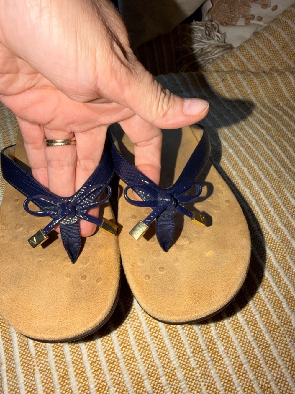 Vionic Navy Bow Thong Sandals for Women with Gold Accents - Picture 3 of 8
